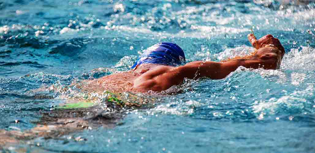 does swimming improve stamina
