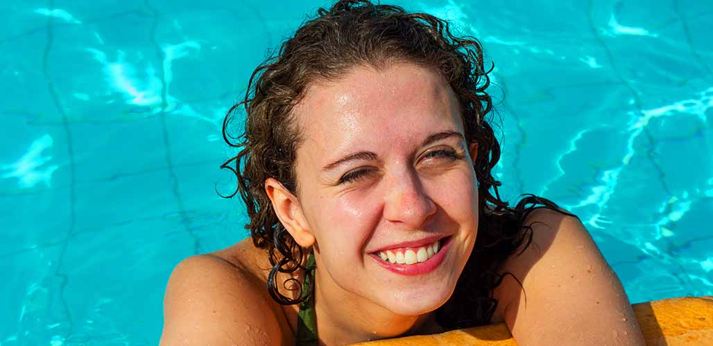 how long can chlorine stay in your hair